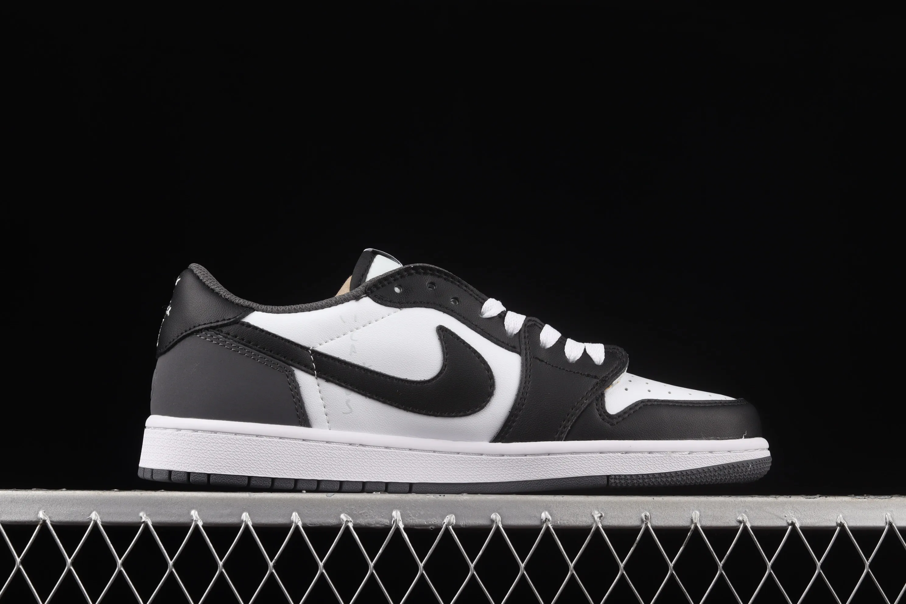 All Categories Air Jordan Jordan series basketball shoes Air Jordan 1 Low Cost-effective version Travis Scott x Fragment x Air Jordan 1 Low "Military Blue" AJ1 Joe 1 Lightning Undercut Low CQ4277-008